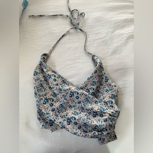 Cute floral open back top!